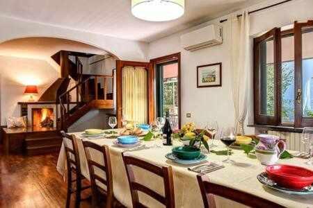 Gocce Villas - Villa De Flores Country Style Villa With Pool マッサ・ルブレンセ エクステリア 写真